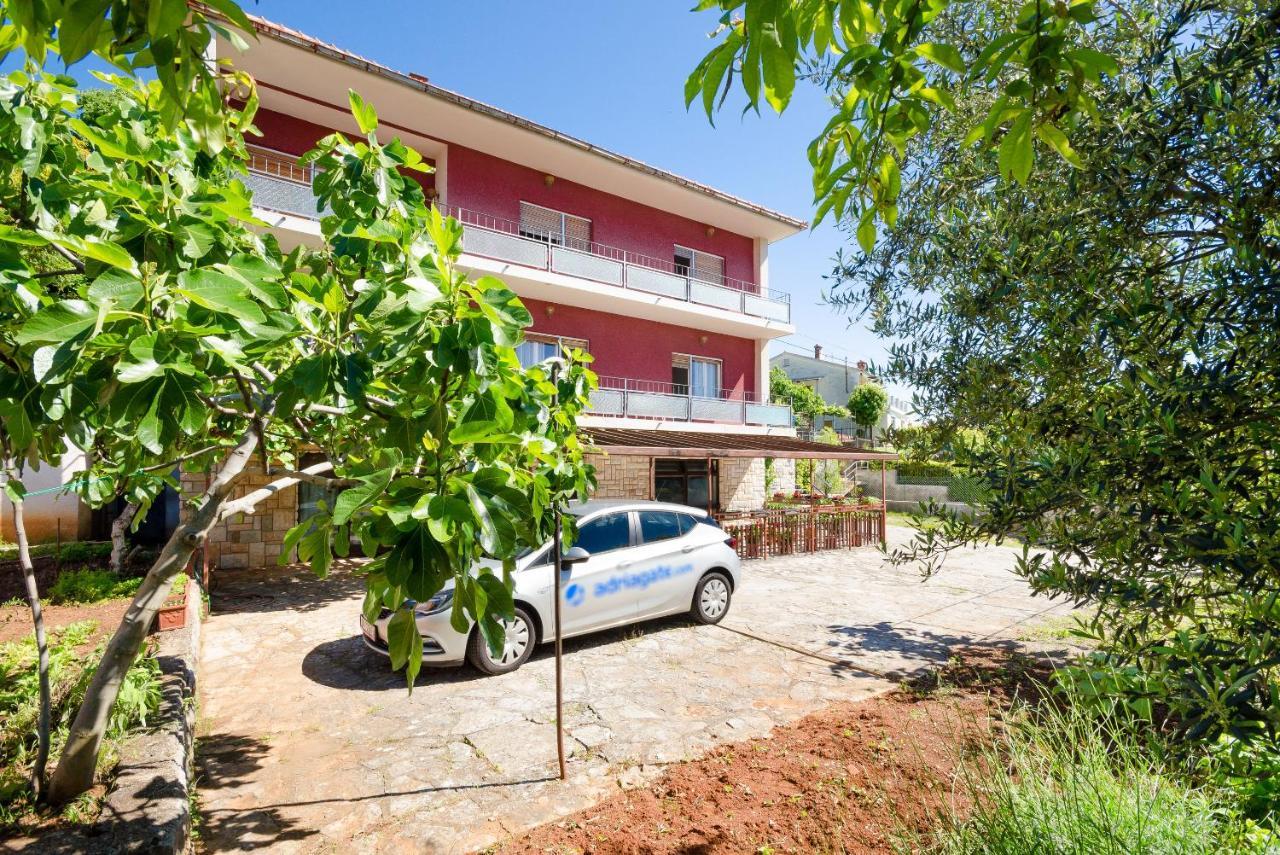 Apartments Mladen Jelica Icici Luaran gambar
